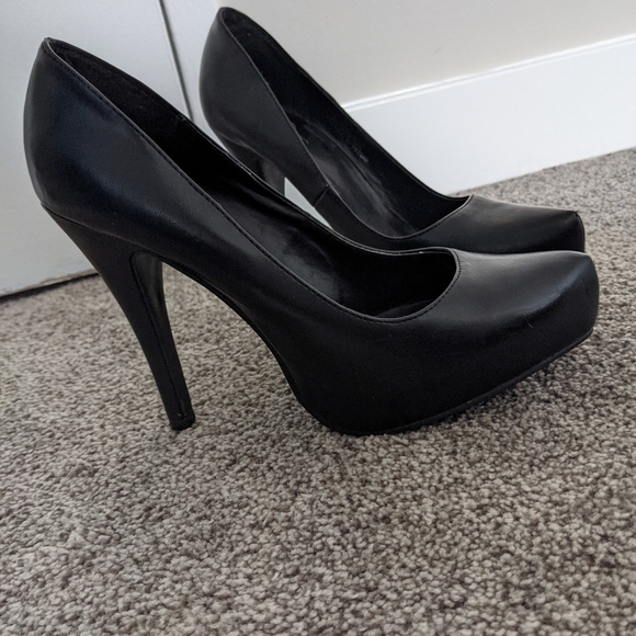 Black Stilletto Heels - Picture 2 of 2